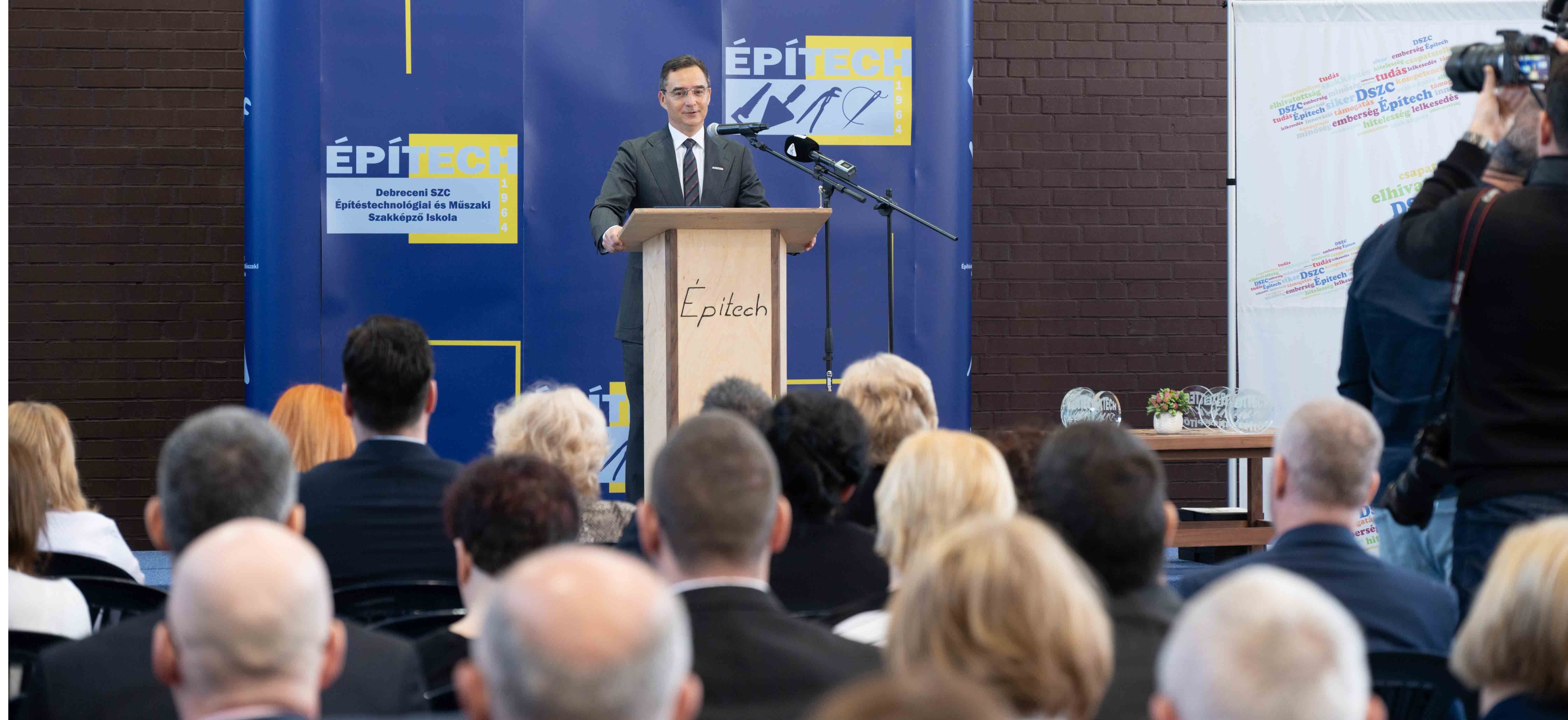 Papp László Debrecen polgármestere is köszöntőt mondott a rendezvényen